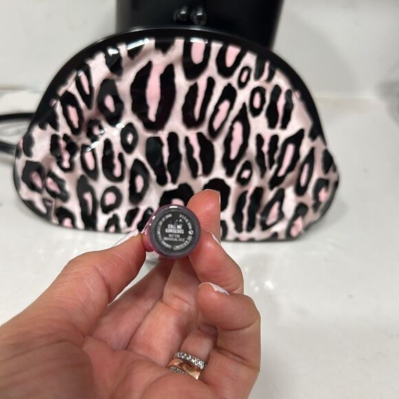 MAC LipGloss Cremesheen Glass Shade “Call me gorgeous” Pink fucshia-Discontinued - Picture 4 of 4